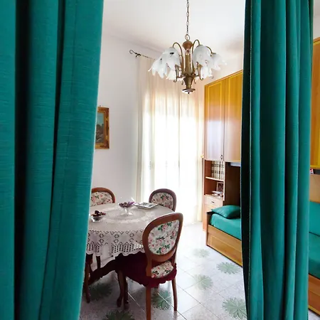 לינה וארוחת בוקר Casa Tea 3*